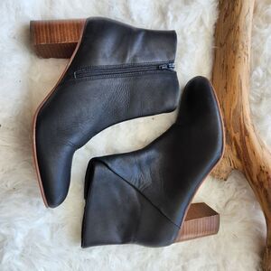 Soludos black leather heeled booties wood finish bottom